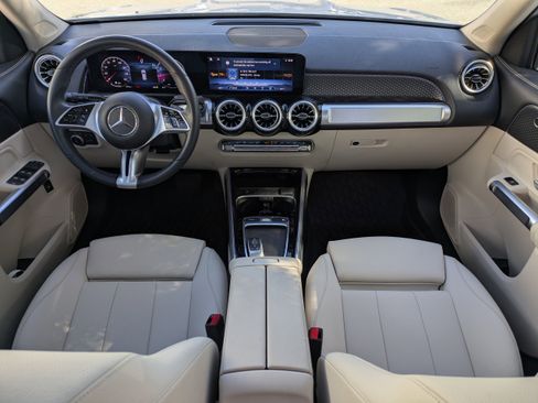 Used 2025 Mercedes-Benz GLB 250 image 2
