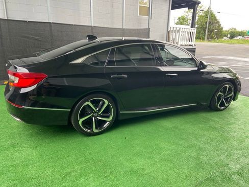 Used 2018 Honda Accord Touring image 3