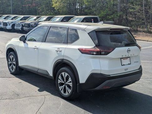 Used 2022 Nissan Rogue SV image 5