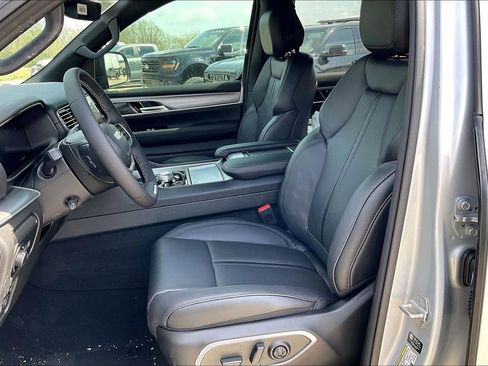 New 2026 Jeep Grand Wagoneer L Limited w/ Premium Group II AWD/4WD image 8