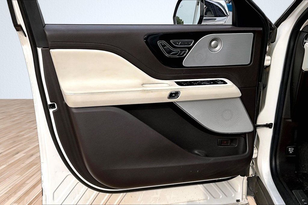 Used 2022 Lincoln Aviator Black Label AWD/4WD image 15