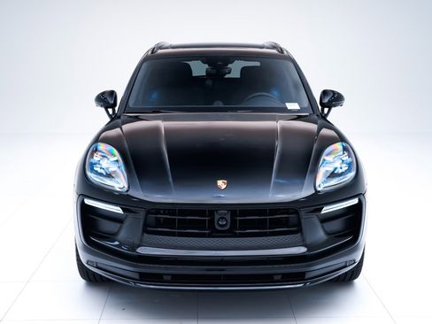 Certified 2026 Porsche Macan AWD/4WD image 6