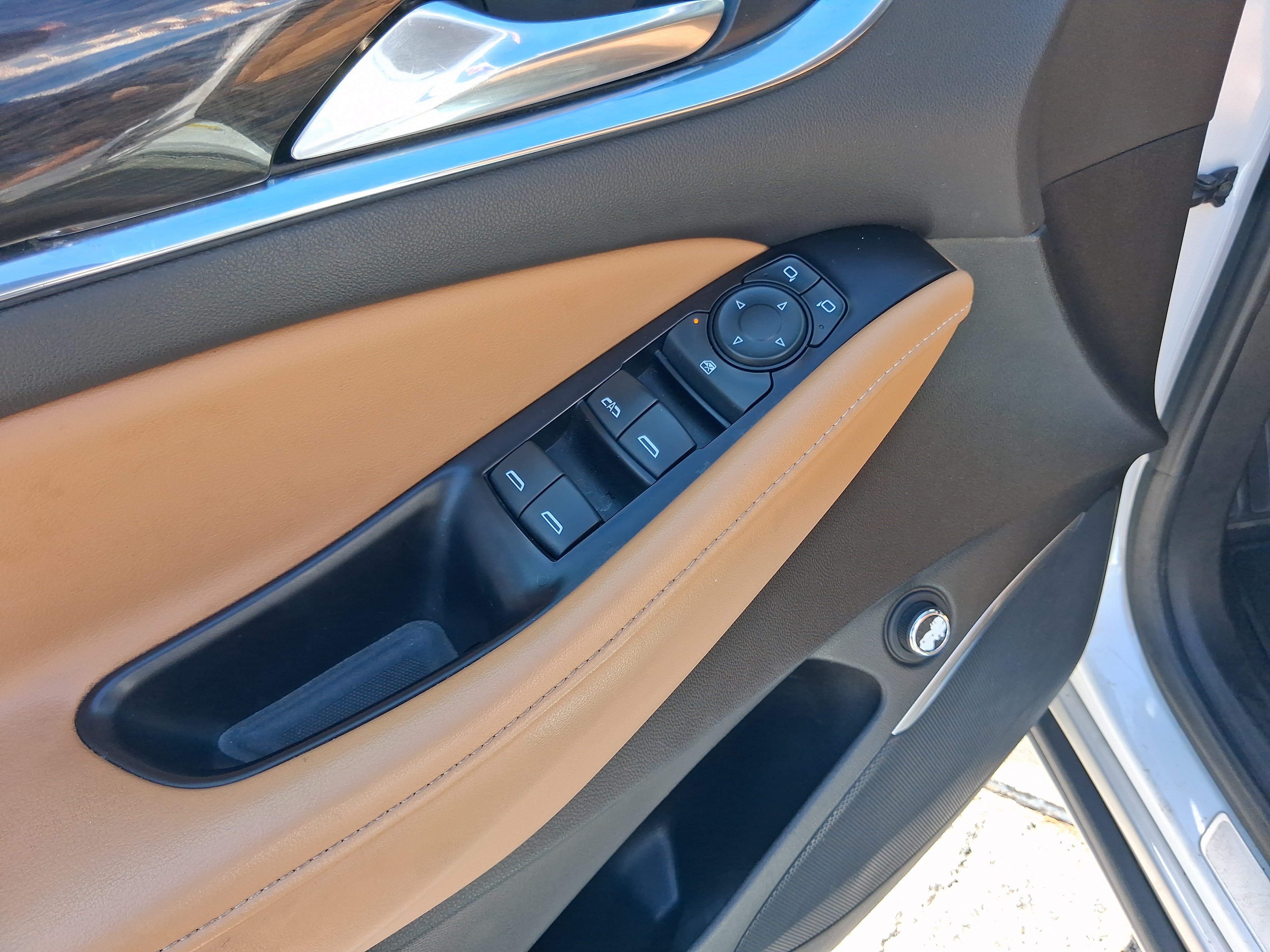 Used 2018 Buick Enclave Essence FWD image 11