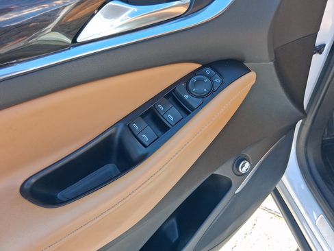 Used 2018 Buick Enclave Essence FWD image 11