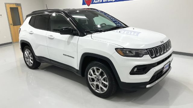 Used 2025 Jeep Compass Limited AWD/4WD image 16