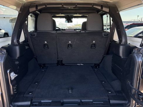 Used 2025 Jeep Wrangler Unlimited Sahara AWD/4WD image 31