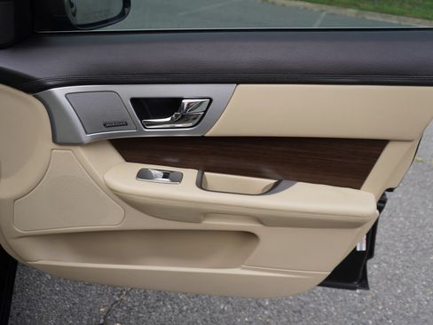 Used 2013 Jaguar XF 3.0 RWD image 16