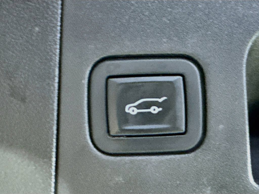 Used 2019 Cadillac XT5 Premium Luxury FWD image 33
