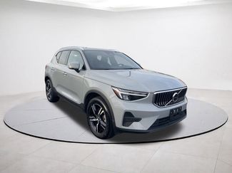 Used 2025 Volvo XC40 B5 Core video 1