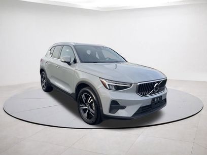 Used 2025 Volvo XC40 B5 Core