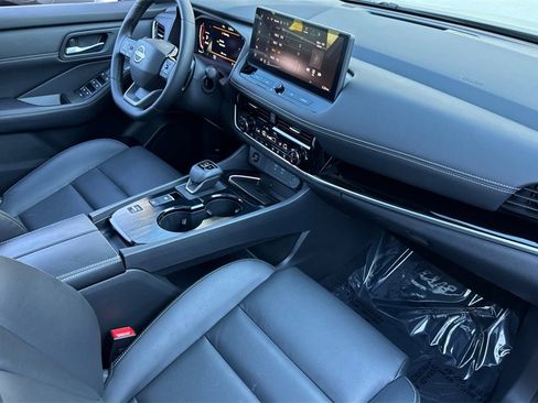 Certified 2025 Nissan Rogue SL w/ SL Premium Package image 15