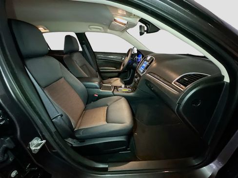 Used 2022 Chrysler 300 Touring w/ Sport Appearance Package AWD/4WD image 21