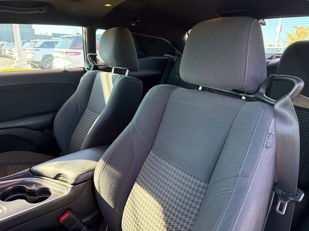 Used 2016 Dodge Challenger SXT RWD image 13
