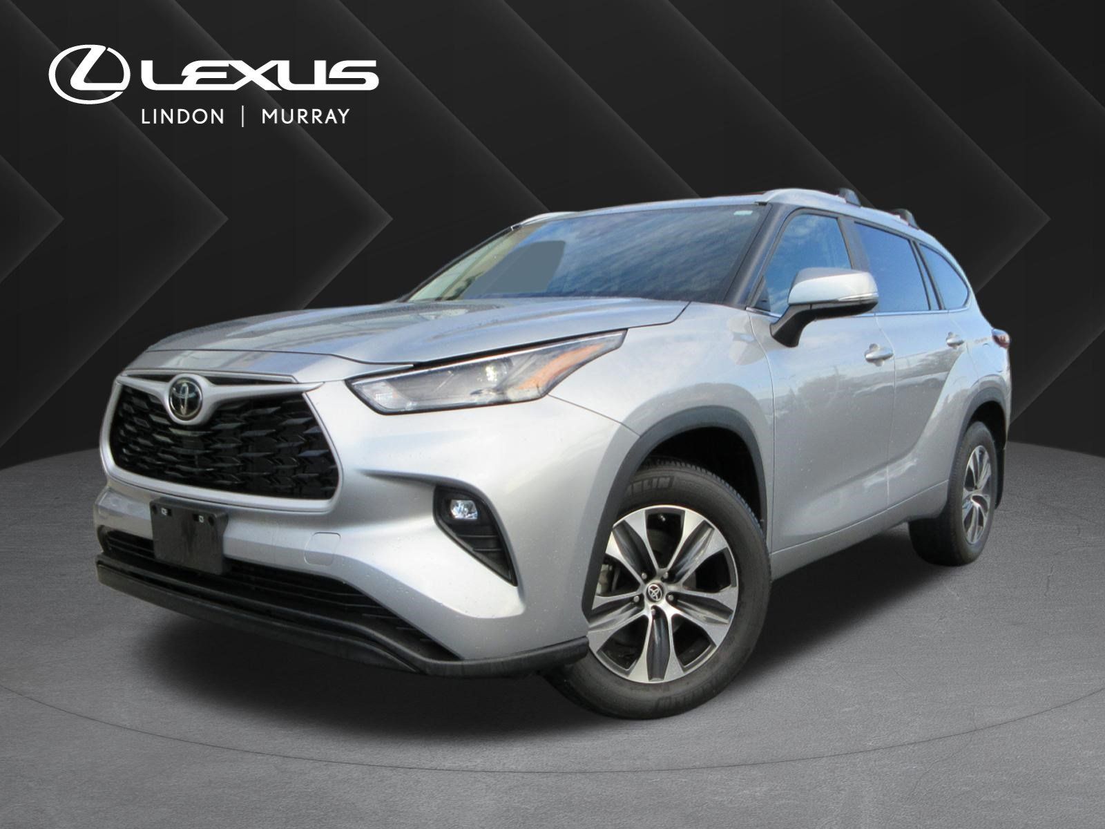 Used 2024 Toyota Highlander XLE AWD/4WD image 1