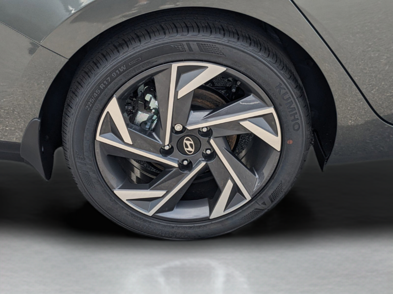 Certified 2025 Hyundai Elantra Limited FWD image 32