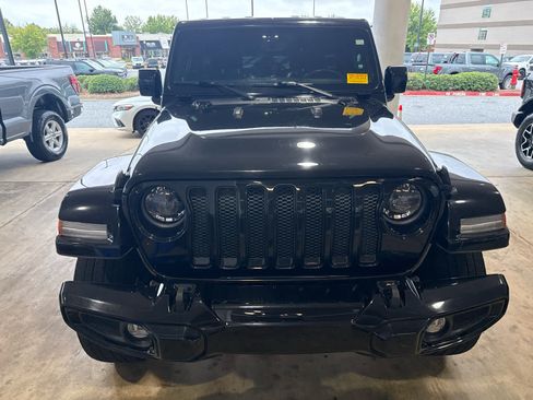 Used 2023 Jeep Wrangler Unlimited Sahara AWD/4WD image 3