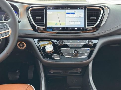 New 2026 Chrysler Pacifica Pinnacle w/ Trailer Tow Group image 12