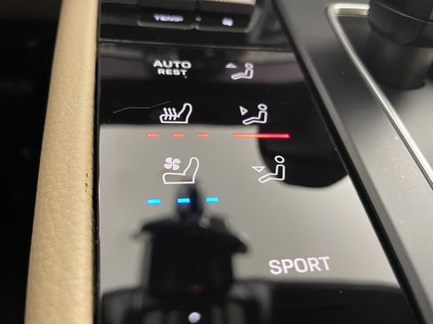 Used 2025 Porsche Macan image 23