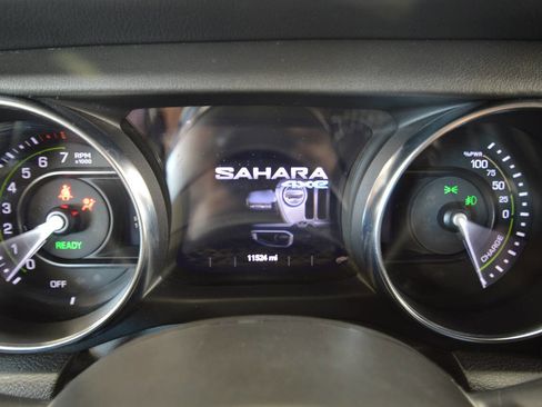 Used 2023 Jeep Wrangler Unlimited Sahara w/ Cold Weather Group image 34