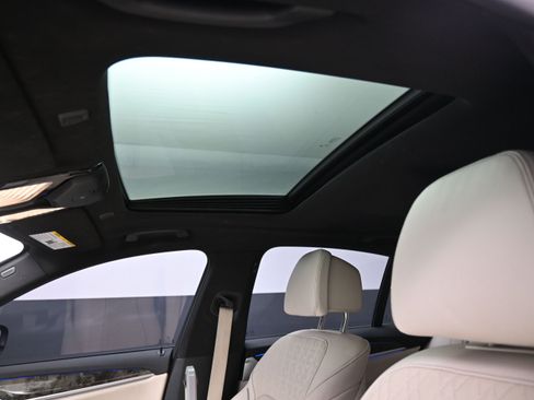 Used 2021 BMW 530i xDrive w/ M Sport Package AWD/4WD image 14