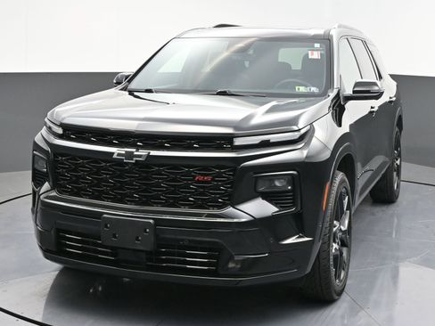 Used 2024 Chevrolet Traverse RS FWD image 3