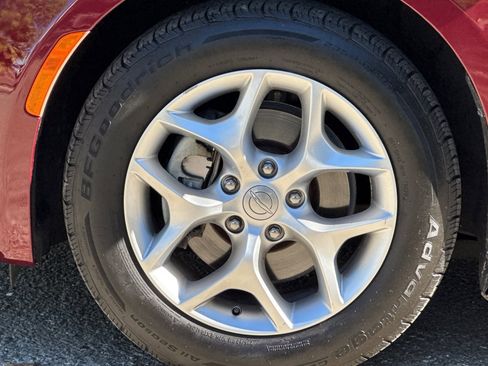 Used 2020 Chrysler Pacifica Touring-L w/ Tire & Wheel Group image 25