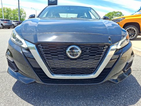 Used 2019 Nissan Altima 2.5 SR FWD image 2