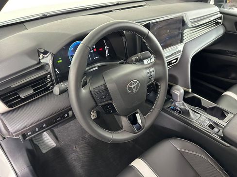 Used 2025 Toyota Camry SE image 10