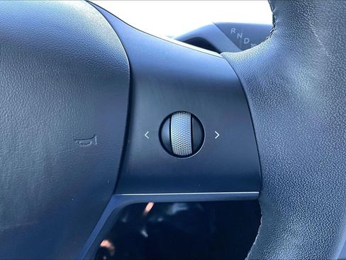 Used 2021 Tesla Model Y Long Range AWD/4WD image 18