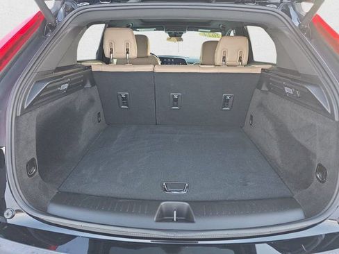 Certified 2024 Cadillac XT4 Luxury w/ Cold Weather Package image 12