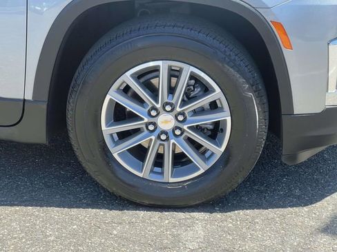 Used 2023 Chevrolet Traverse LT FWD image 7