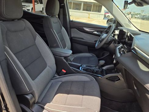 Used 2025 Chevrolet TrailBlazer LT AWD/4WD image 29