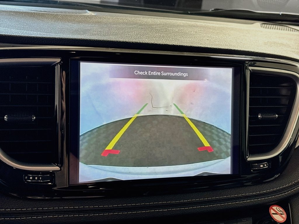 Certified 2025 Chrysler Pacifica Limited FWD image 18
