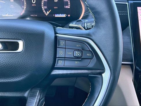 Used 2022 Jeep Grand Cherokee Limited w/ Luxury Tech Group II image 19