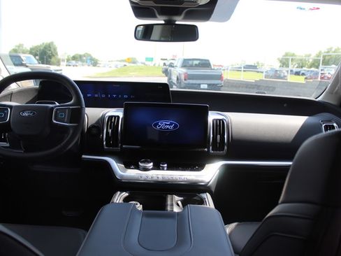 New 2026 Ford Expedition Platinum w/ Driver's Package AWD/4WD image 14