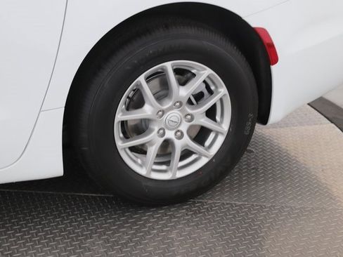 New 2026 Chrysler Pacifica Select image 14