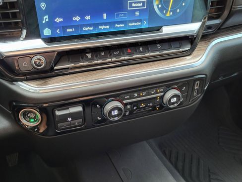 Used 2024 Chevrolet Silverado 2500 LT AWD/4WD image 27
