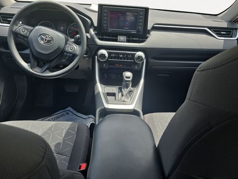 Used 2021 Toyota RAV4 XLE w/ Convenience Package FWD image 5