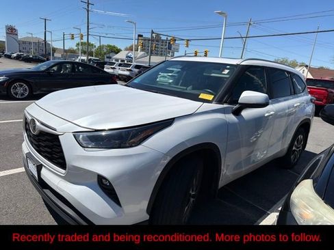 Used 2023 Toyota Highlander XLE AWD/4WD image 1