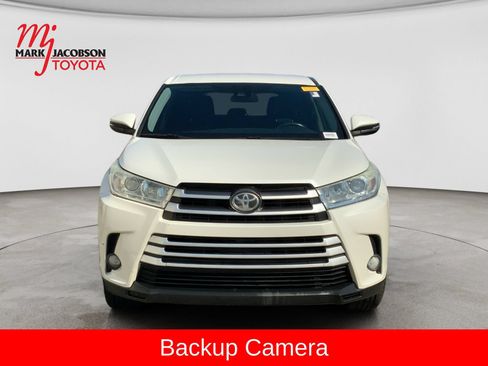 Used 2017 Toyota Highlander Plus FWD image 2