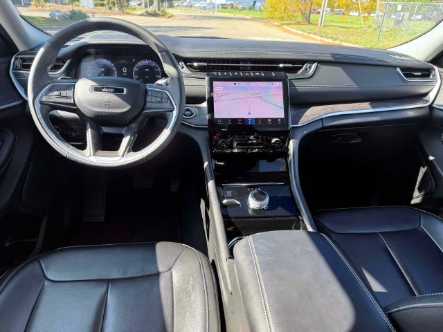 Used 2023 Jeep Grand Cherokee L Limited AWD/4WD image 16