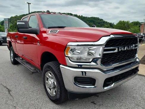 Used 2024 RAM 2500 Tradesman w/ Chrome Appearance Group AWD/4WD image 3