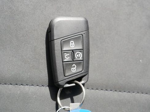 Certified 2023 Volkswagen Taos SE w/ Panoramic Sunroof Package AWD/4WD image 36