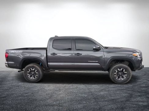 Used 2018 Toyota Tacoma TRD Off-Road AWD/4WD image 2