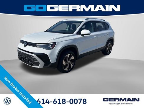 Used 2025 Volkswagen Taos SE AWD/4WD image 1