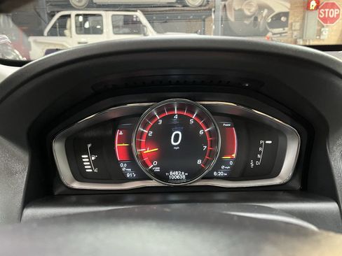 Used 2015 Volvo XC60 T5 w/ Proximity Package AWD/4WD image 17
