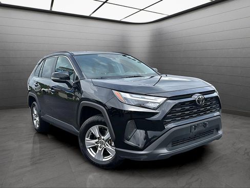 Used 2023 Toyota RAV4 XLE FWD image 7
