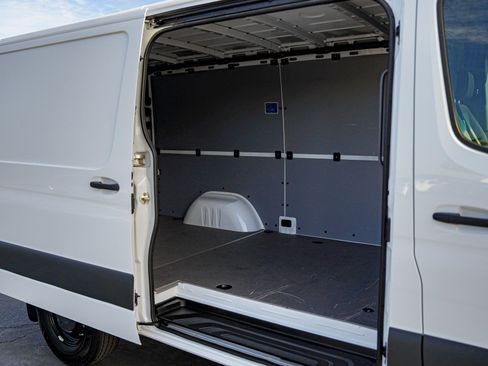 Used 2025 Mercedes-Benz Sprinter 2500 image 10