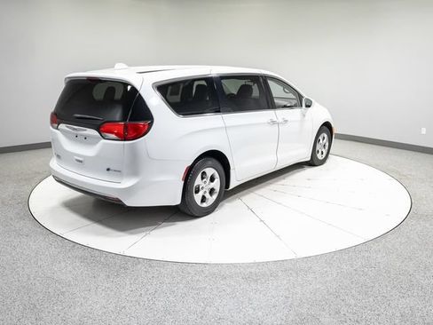 Used 2017 Chrysler Pacifica Touring Plus FWD image 28