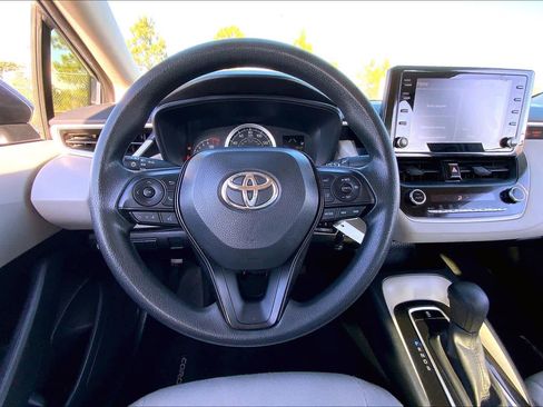 Used 2022 Toyota Corolla LE image 5